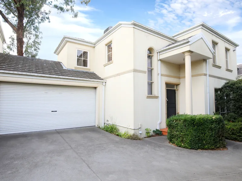 Imposing 3 bedroom townhouse in convenient locale