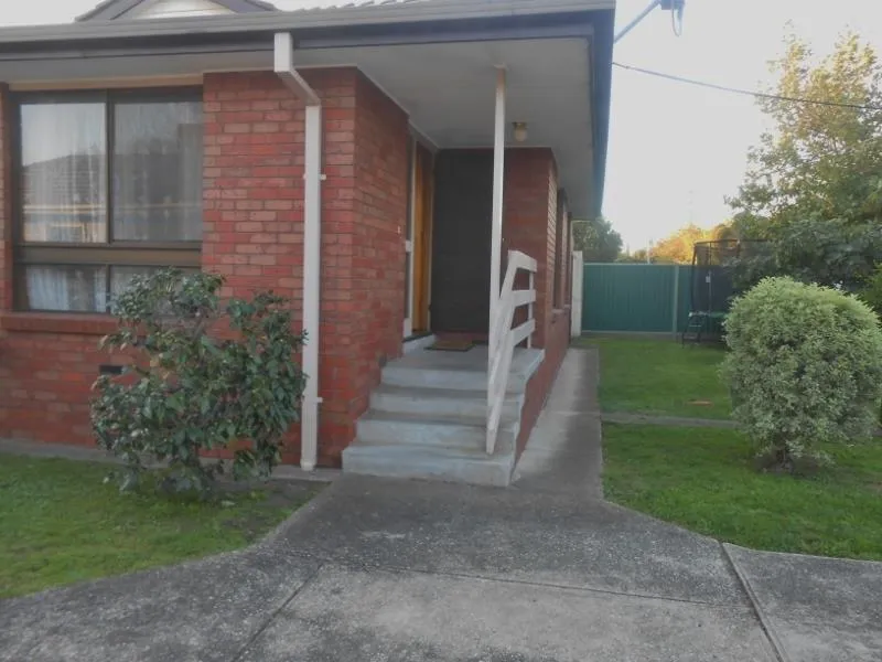 COMFORTABLE LIVING, PRIME LOCATION!