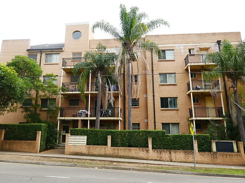 Spacious three bedroom apartment in convenient location