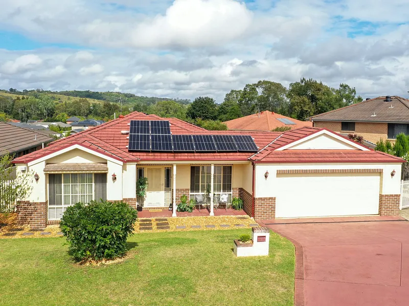 STYLISH APPEAL - CRESCENT RESERVE LOCATION - BOTANIC GARDENS ESTATE