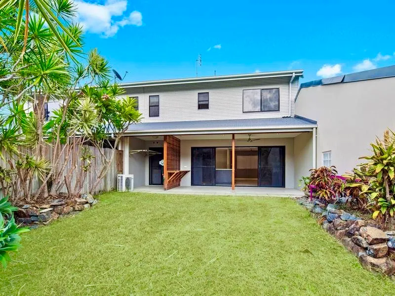 MODERN, LOW MAINTENANCE AND CONVENIENT LIVING