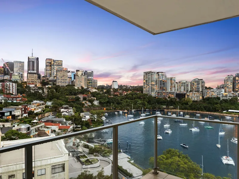 Renovated Apartment with Harbour Views
