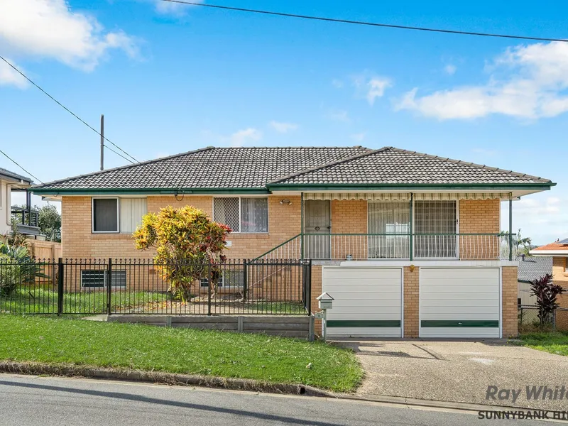 MAGNIFICENT FAMILY HOME - DUAL LIVING - WISHART PRIMARY & MANSFIELD HIGH CATCHMENT