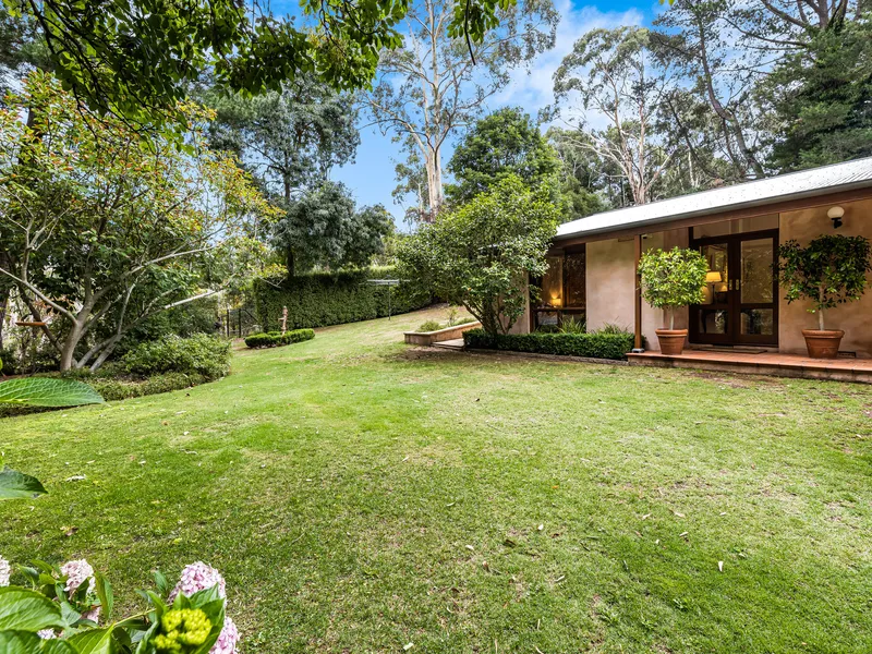 For golf, walking trails and a touch of Tuscany, choose a charmer at road's end...