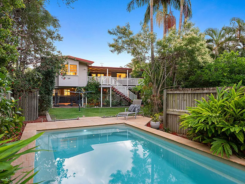 RENOVATED HIGH-SET WITH SUPERB ALFRESCO & OPTION FOR DUAL-LIVING