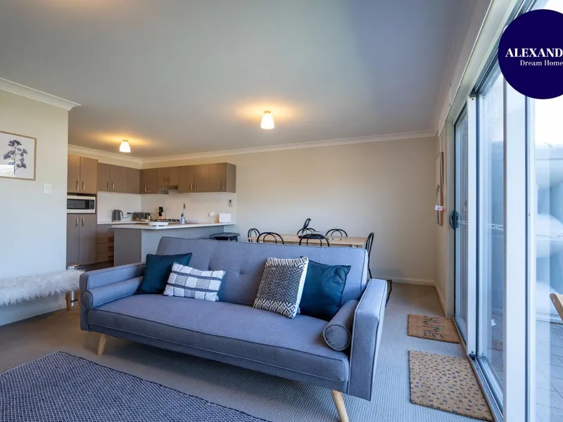 Seaside Hideaway – Furnished modern 2br apartment (bills included)