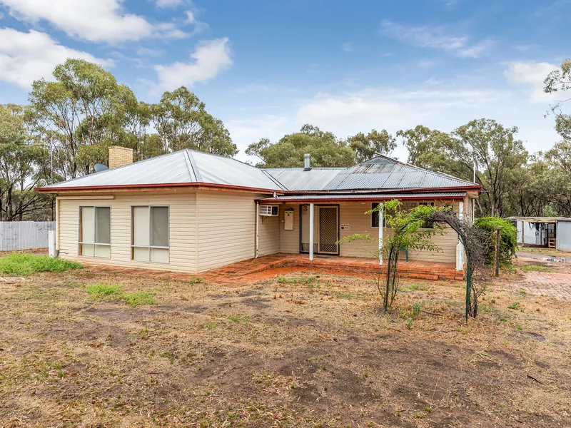 House on Acreage just 1km from centre of Marong