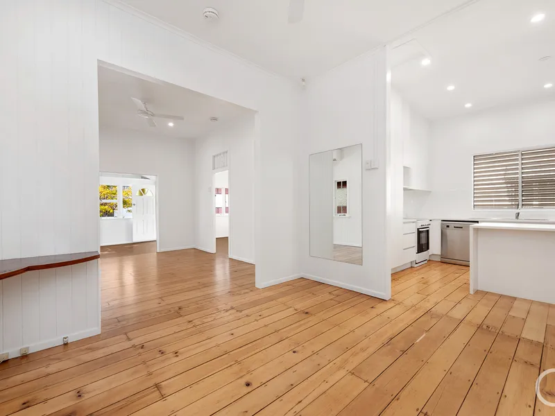 4 BEDROOM HOUSE - PLUS SELF CONTAINED FLATETTE !