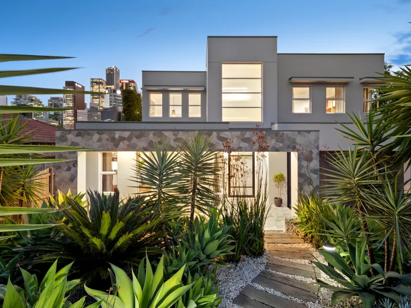 Peerless Contemporary Residence - Unmatched Convenience