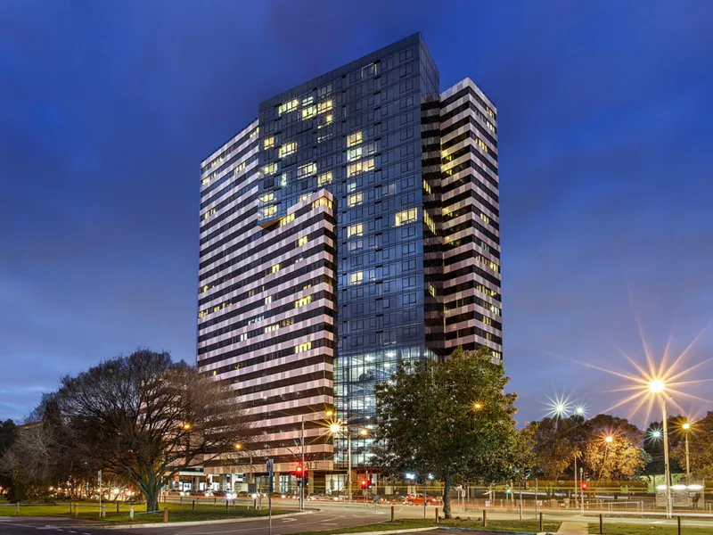 Beautiful 12th Floor Apartment with Kitchen Island