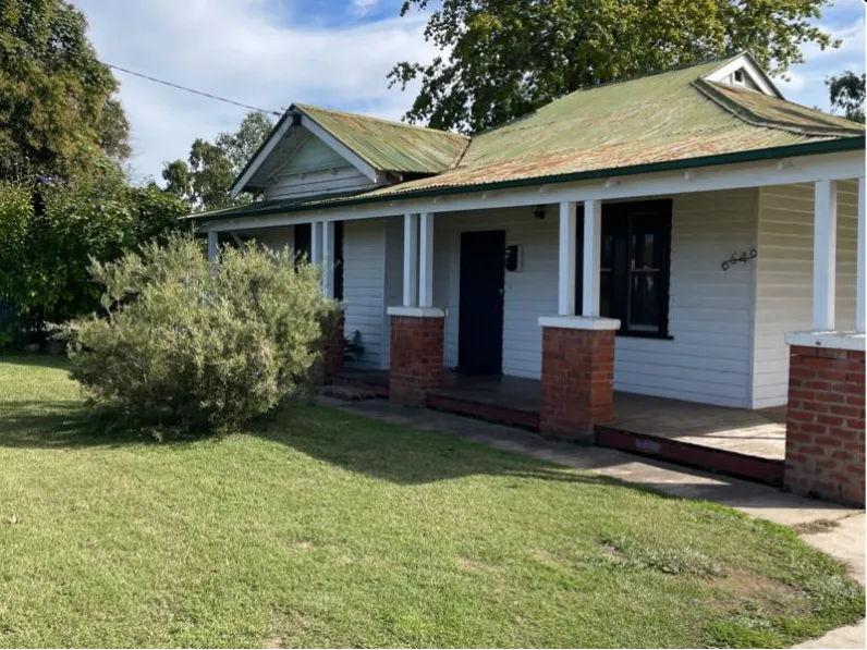 BEAUTIFUL HOME IN A GREAT LOCATION