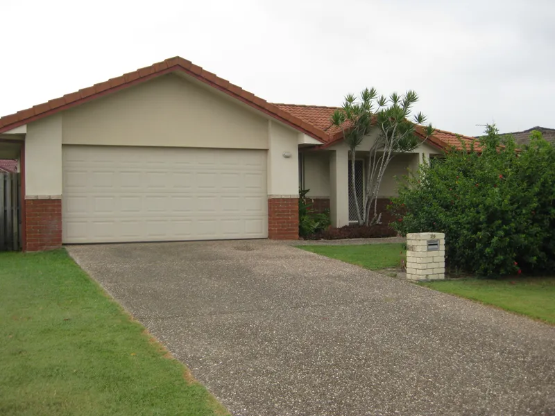 COSY FOUR BEDROOM FAMILY HOME IN UPPER COOMERA!!
