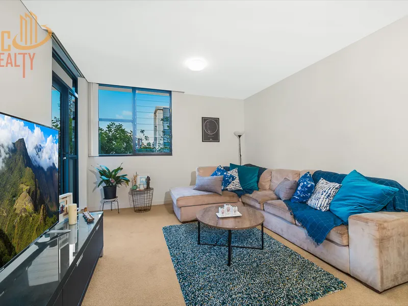 Spacious Ground floor apartment with courtyard