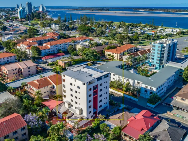 North East Aspect Open Plan Apartment with Broadwater Views!