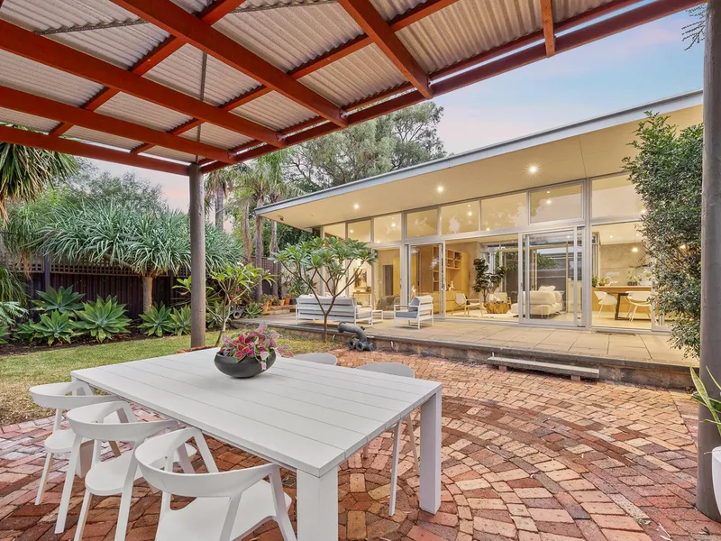 Cool modernism: amazing transformation