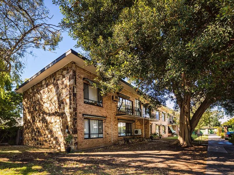 Spacious Ground Floor Apartment !