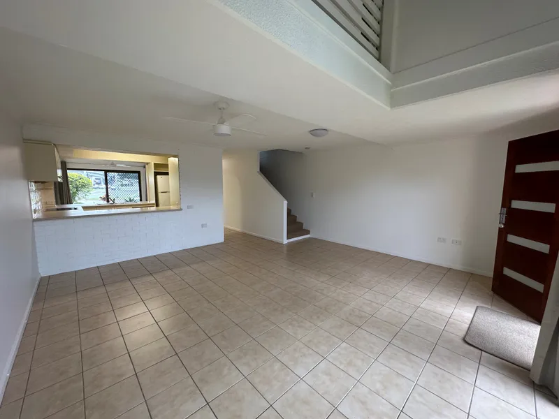 Spacious 2 bedroom 2 bathroom Villa - Walk to Pacific Fair