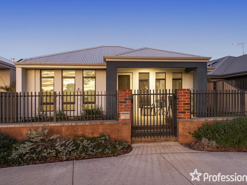 Stunning parkland frontage