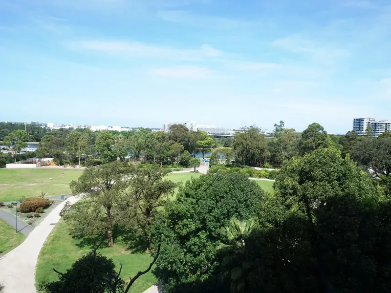 Spacious 2 Bedrooms Apartment Just Across Wolli Creek Station