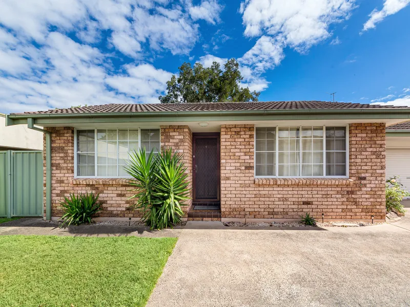 2 BEDROOM VILLA CLOSE TO STATION & SHOPS