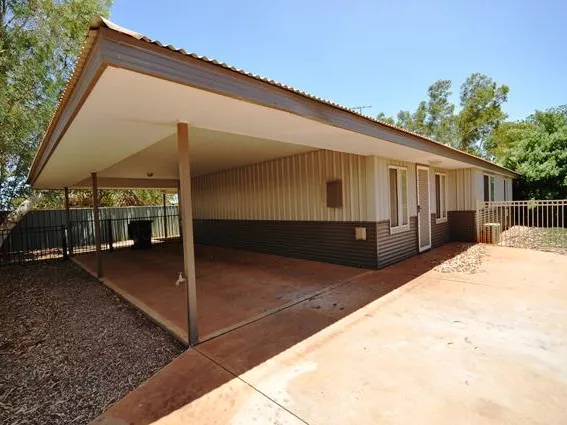 NEAR NEW 4x2 - Great young family home!