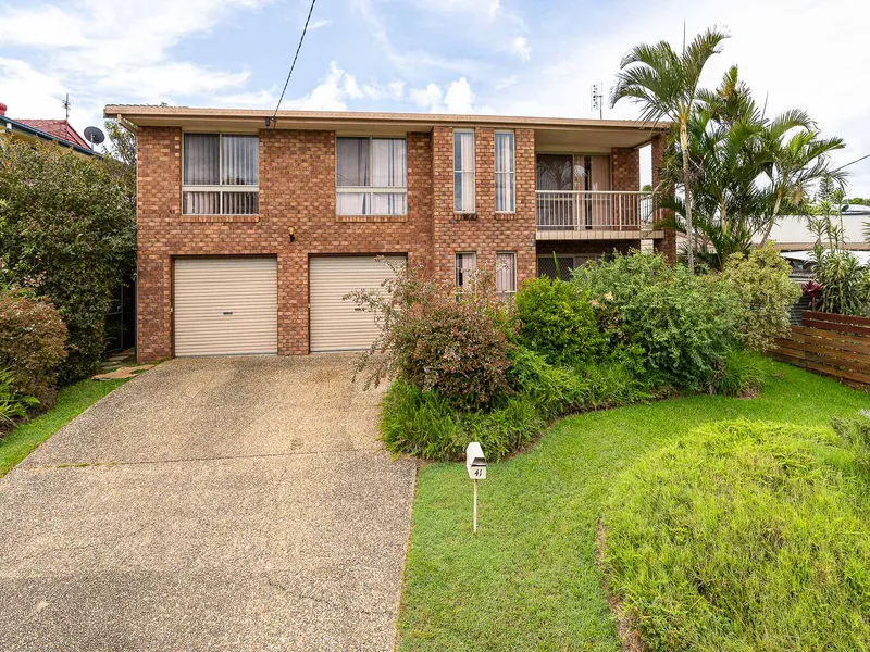 Big family home by the beach