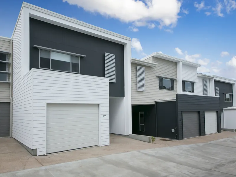 3 Bed, 2 Bath, Air-conditioned Terrace Home!