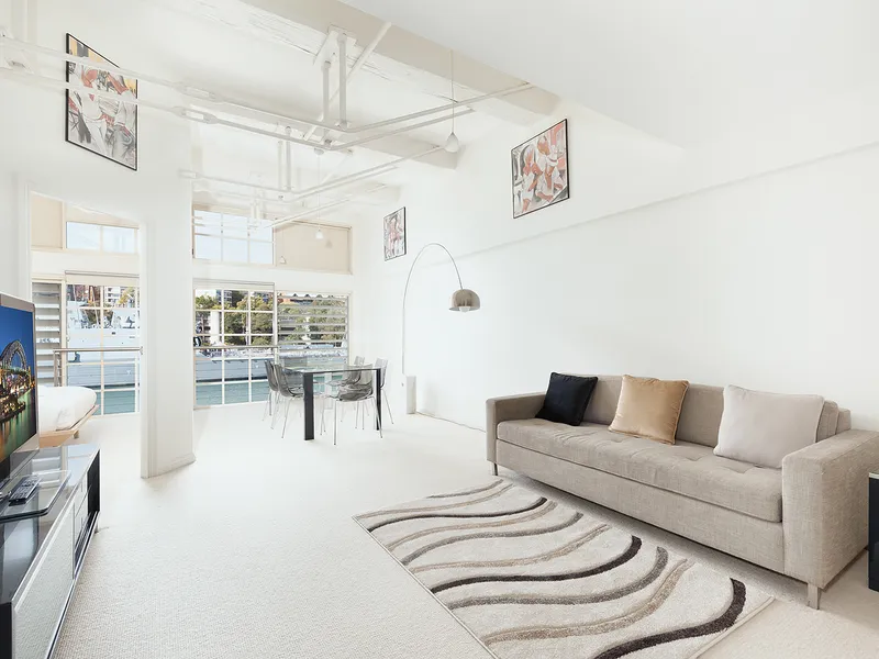 Fully Furnished One Bedroom Apartment On The Finger Wharf