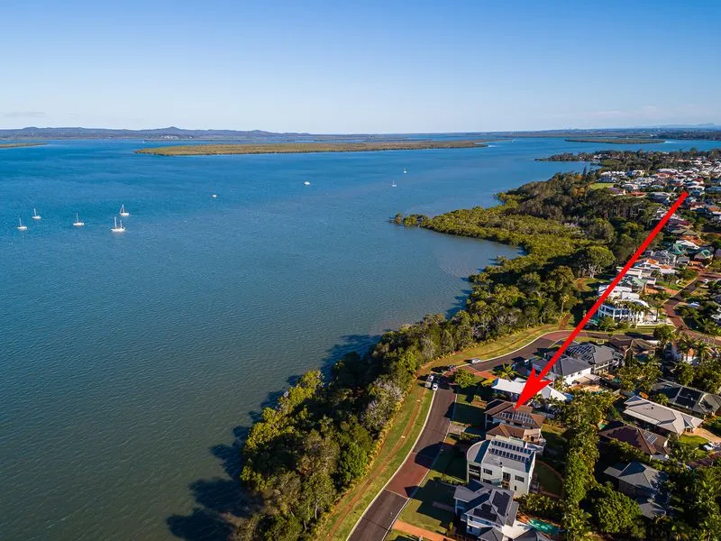 100% WATERFRONT - PREMIUM & EXCLUSIVE LOCATION - REDLAND BAY WATERFRONT FAMILY HOME!