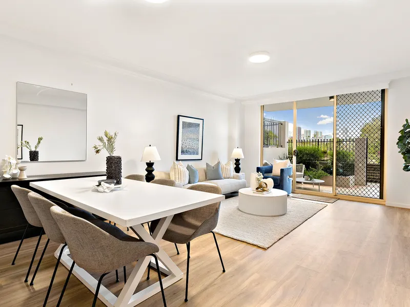 Renovated Apartment with Parkside Aspect and City Views