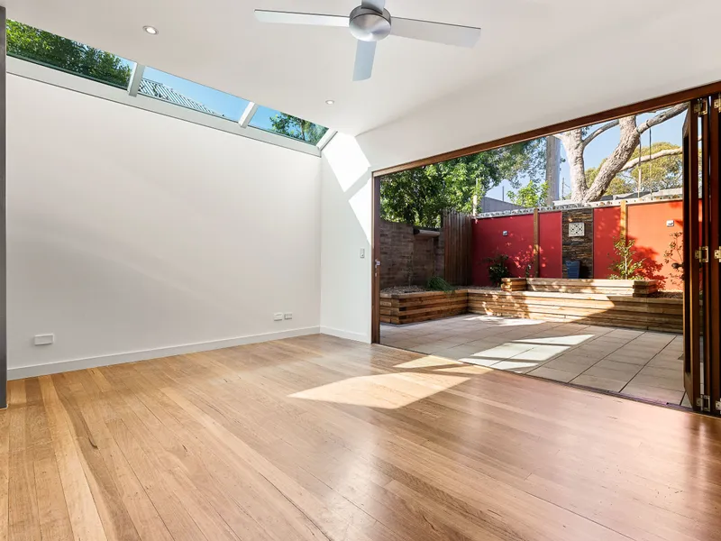 CHIC RENOVATED TERRACE - XMAS SPECIAL - DON'T MISS THIS ONE!