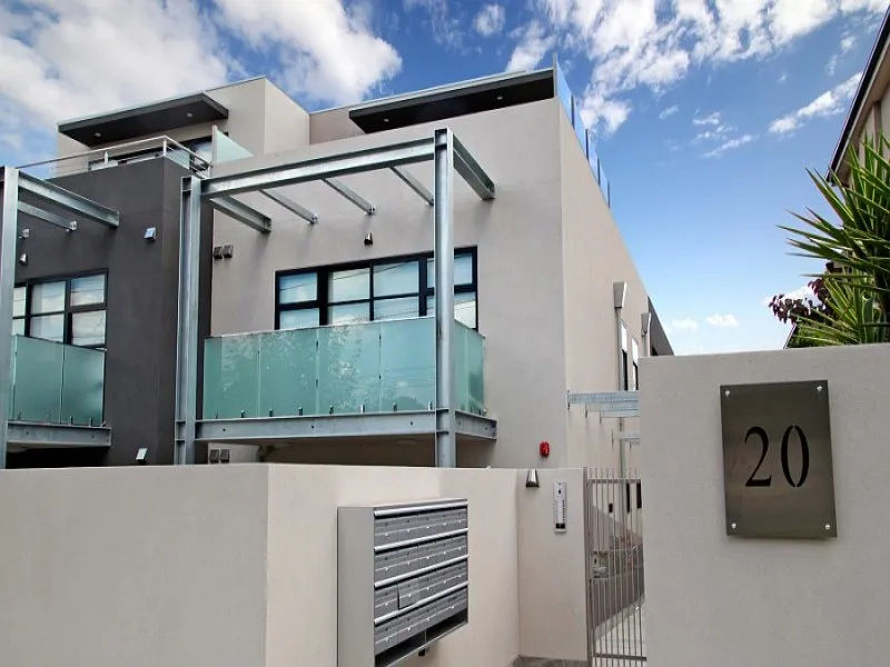 Modern boutique apartment with private courtyard! 