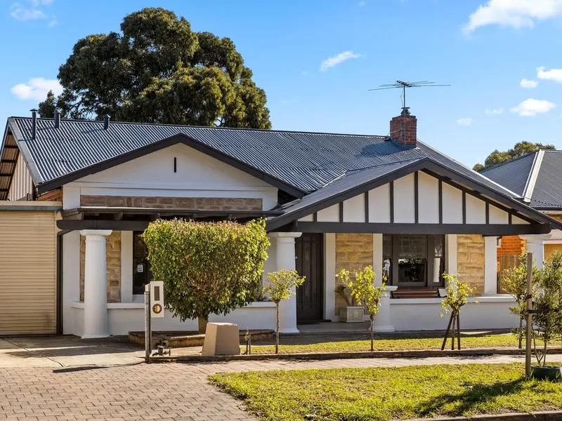 CHARMING CHARACTER BUNGALOW!