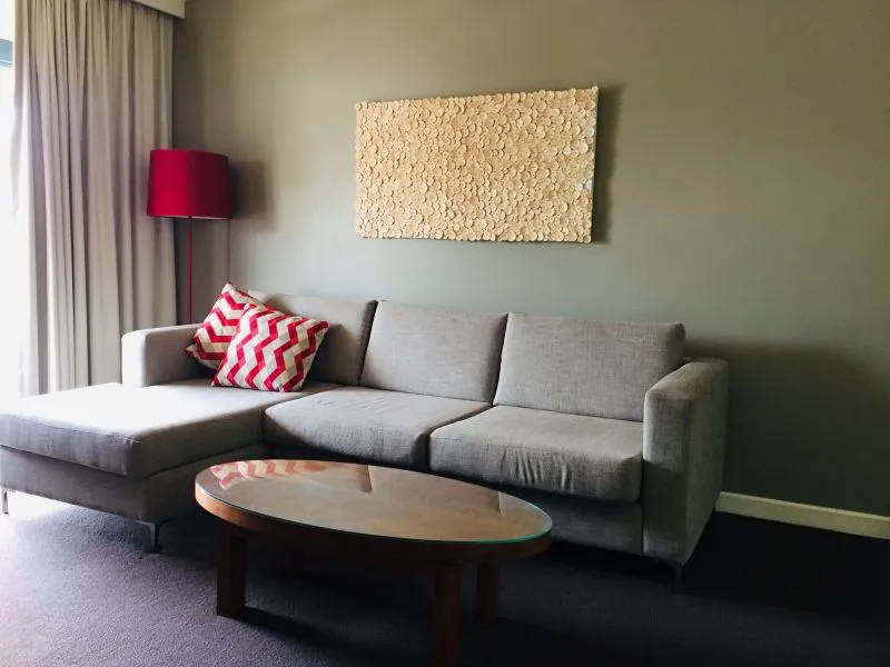 Tropical elegance! Treat yourself to this One Bedroom, One Bathroom, Fully Furnished and equipped apartment in the heart of beautiful Darwin City!