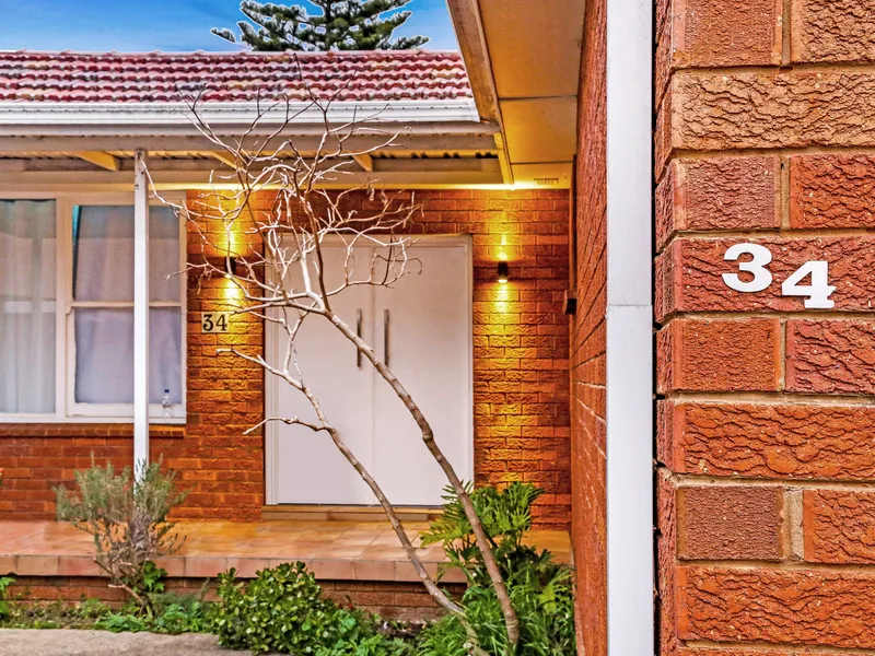 Brick house on cul-de-sac next to station