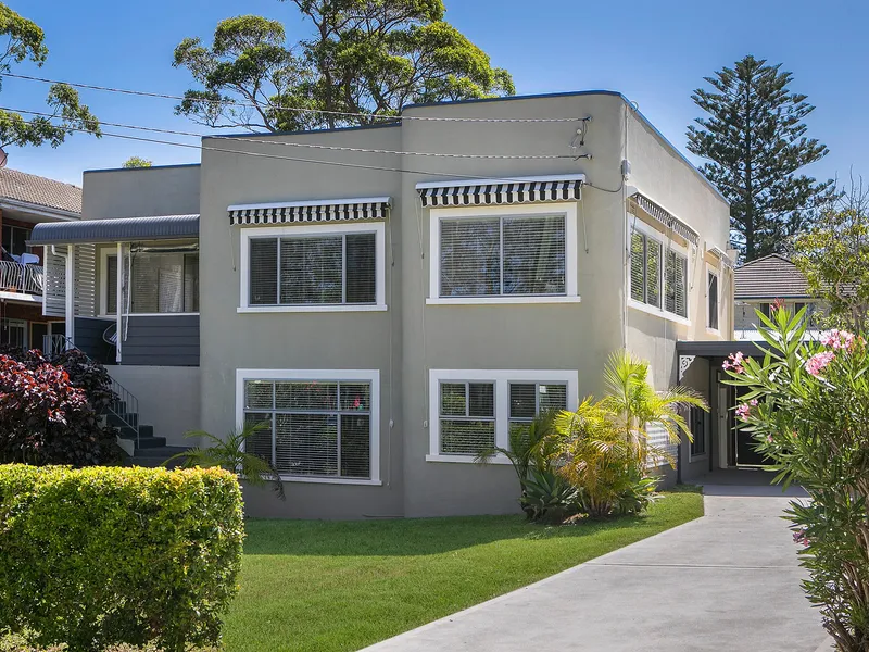 ART-DECO HOME IN PREMIER NEWPORT SETTING!