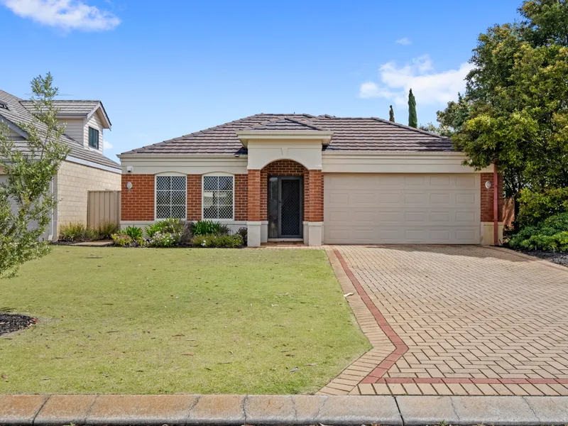 BEAUTIFUL HOME IN THE LOVELY OXFORD ESTATE!!