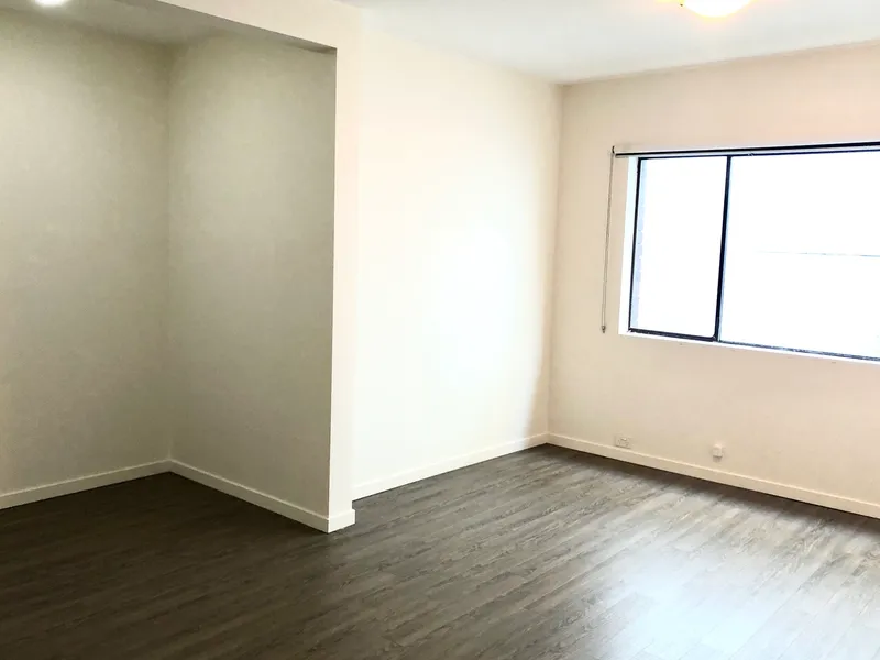 Top Floor 1 Bedroom unit in the Heart of Bondi Junction **1st Open Inspection Wednesday from 4.45 - 5 pm**