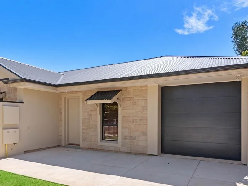 GORGEOUS 3 BEDROOM HOME CLOSE TO EVERYTHING!