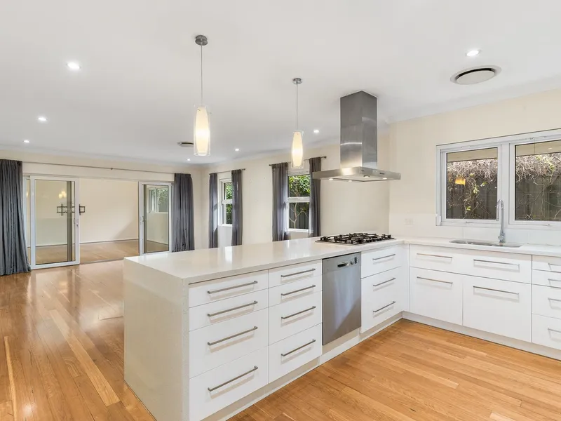 STUNNING FAMILY HOME!