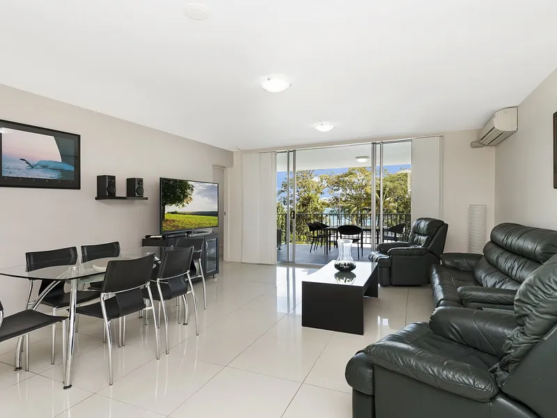 Investors delight! Stunning modern unit with all Mod-Cons, Sea-Views & Guaranteed 1-3 year rent-back, in a fast capital-growth area.