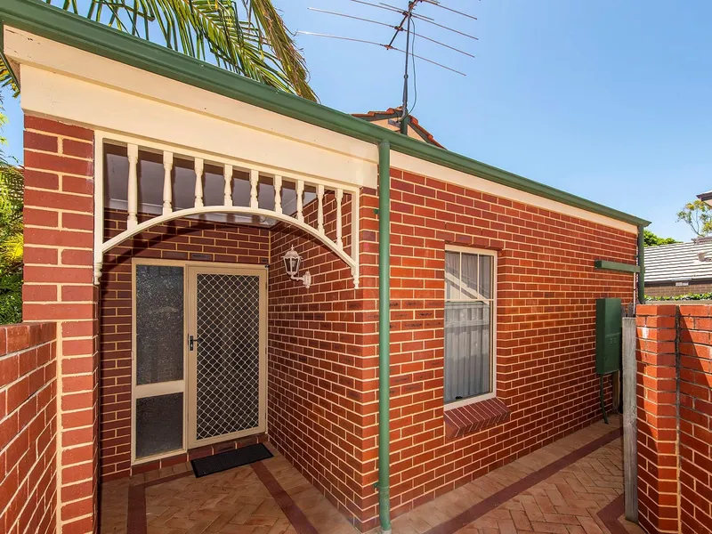 ESTATE MUST BE SOLD - PERFECT DOWNSIZER FOR THE OVER 55'S