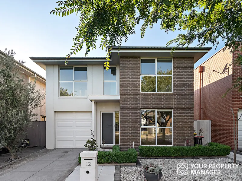 3 Bedroom, 2 Bathroom, Low Maintenance Entertainers Delight!