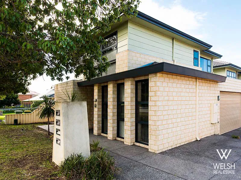 SUPERB LIVING IN AN EXCELLENT CENTRAL LOCATION!
