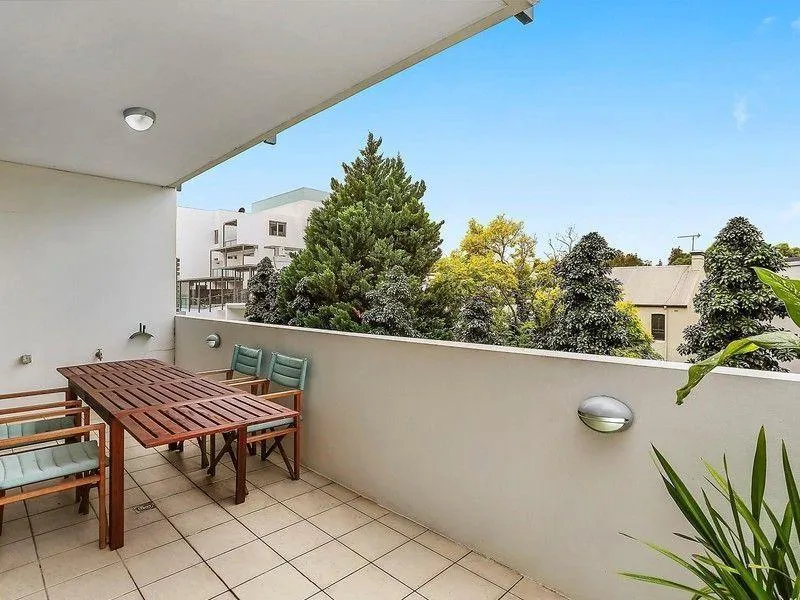 PEACEFUL OUTLOOK, MODERN SPACIOUS INTERIORS WITH A LARGE TERRACE BALCONY