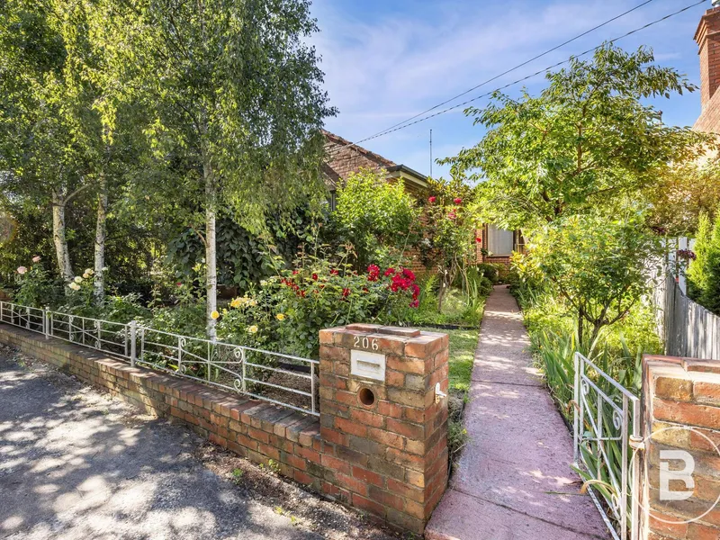 CHARMING BRICK HOME IN POPULAR BALLARAT CENTRAL