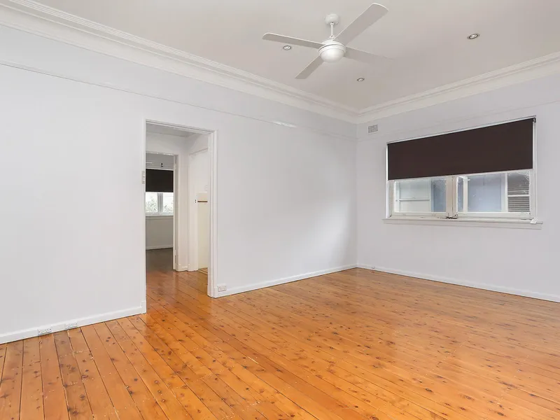 Top floor apartment in boutique art deco block