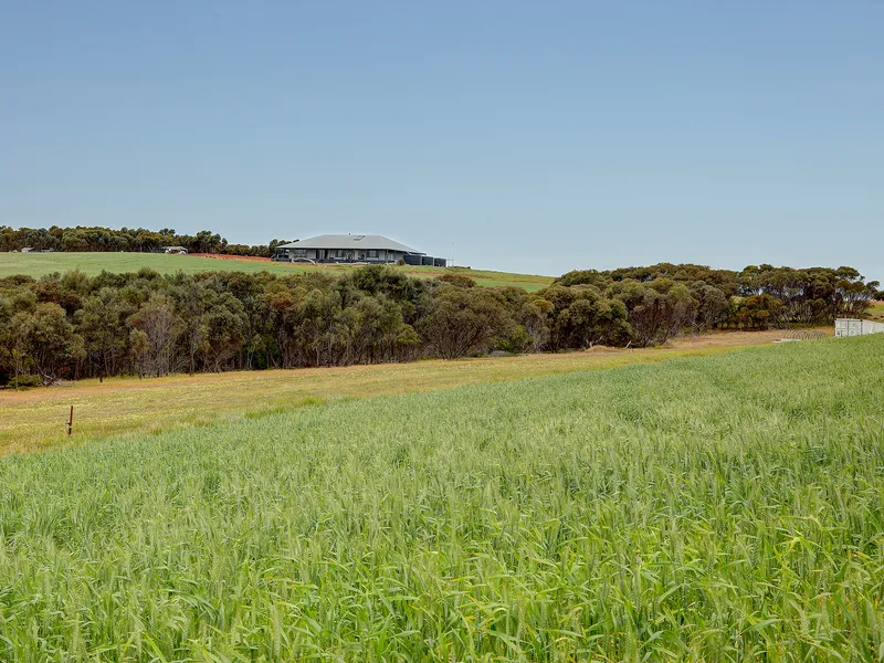 Magnificent lifestyle property in rural setting