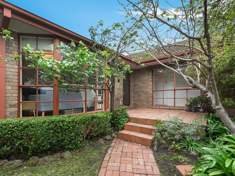 Charming 3 Bedroom Home in Blue Chip Parkdale – Beachside Living!