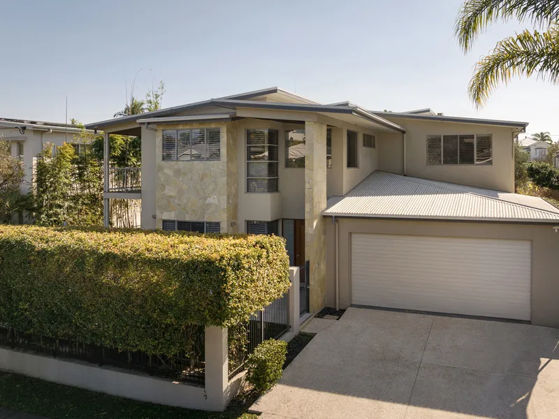 Large Hawthorne family living on 810m2